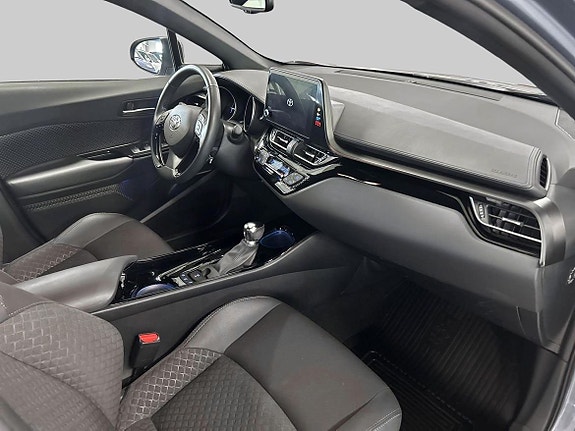 Toyota C-HR 10 of 19
