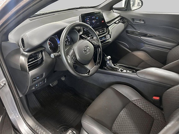 Toyota C-HR 14 of 19