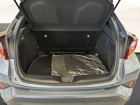 Toyota C-HR 13 of 19