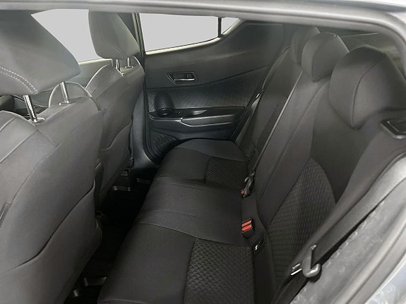 Toyota C-HR 11 of 19