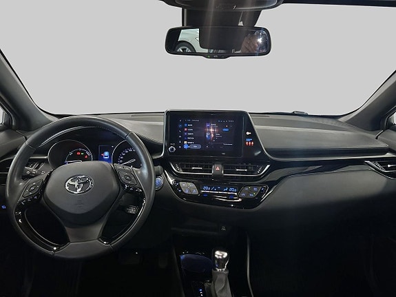 Toyota C-HR 12 of 19