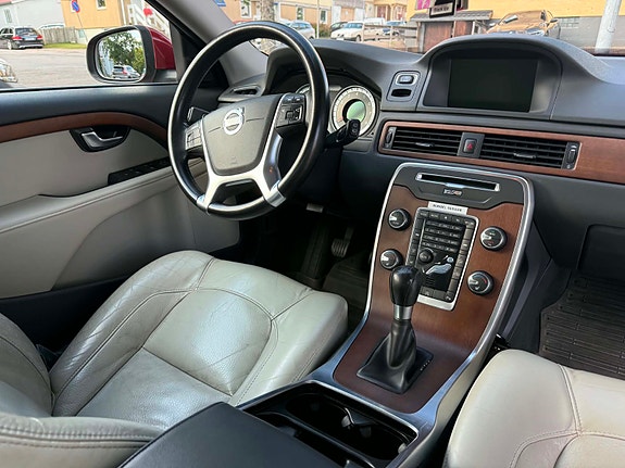 Volvo V70 6 of 7
