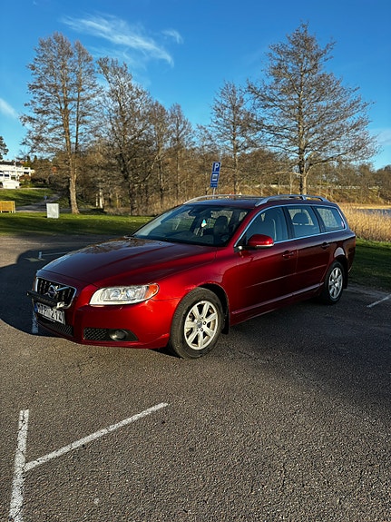Volvo V70 3 of 7