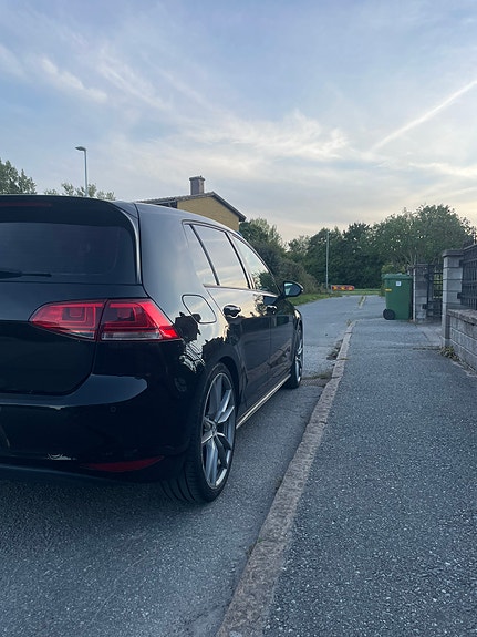 Volkswagen Golf VII 4 of 10