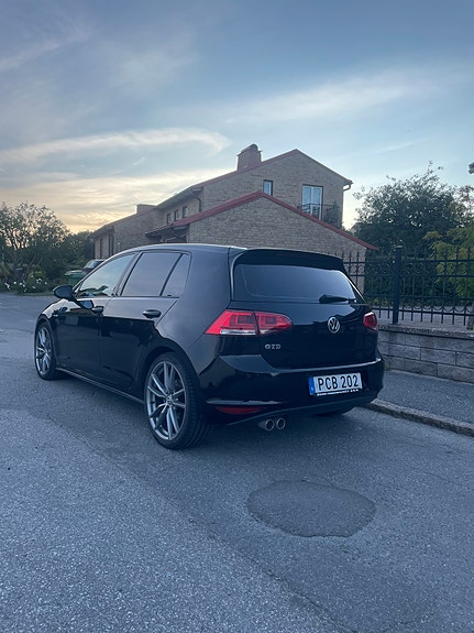Volkswagen Golf VII 5 of 10