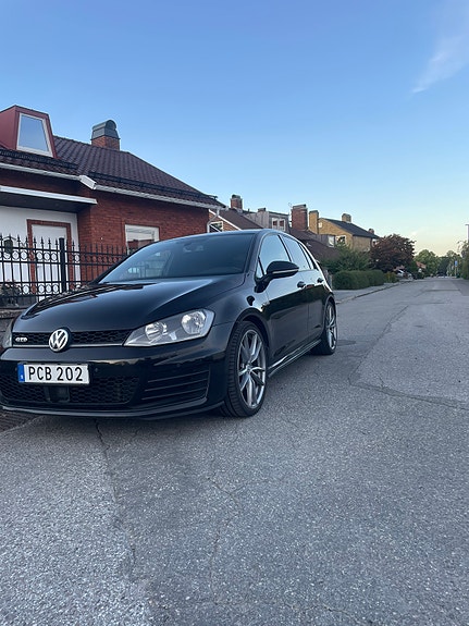 Volkswagen Golf VII 2 of 10