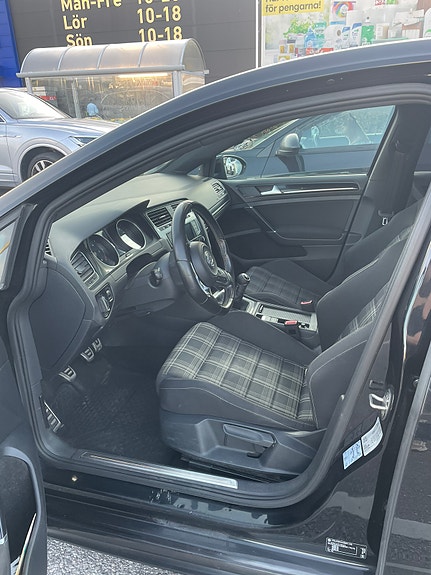 Volkswagen Golf VII 7 of 10