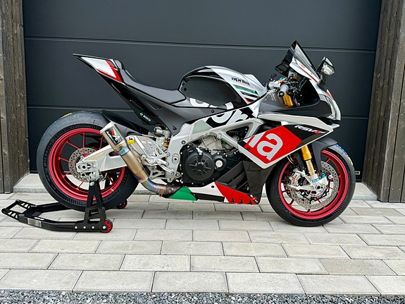 Aprilia RSV4 1000 RF Låga mil, Öhlins, Austin Racing GP2-R, Nya Michelin Cup 2 2 of 9
