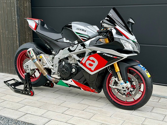 Aprilia RSV4 1000 RF Låga mil, Öhlins, Austin Racing GP2-R, Nya Michelin Cup 2 3 of 9