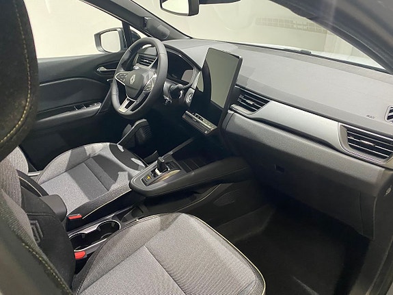 Renault Captur 2 of 17
