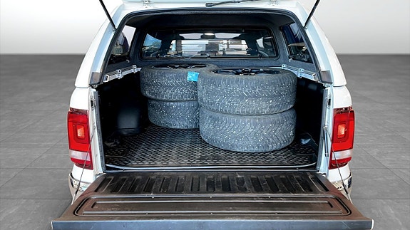 Volkswagen Amarok 10 of 13