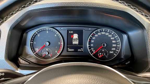 Volkswagen Amarok 11 of 13