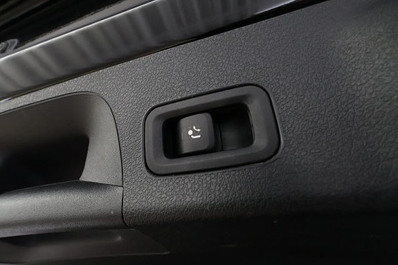 Mercedes-Benz CLA250 e 13 of 30
