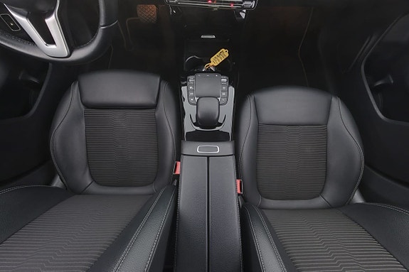 Mercedes-Benz CLA250 e 9 of 30
