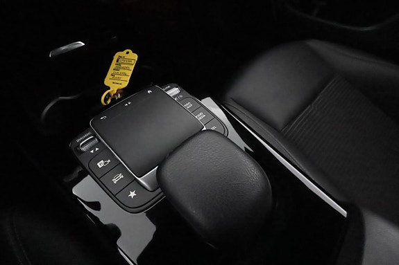 Mercedes-Benz CLA250 e 25 of 30