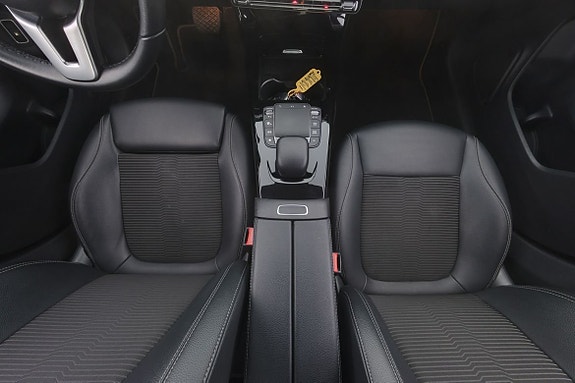 Mercedes-Benz CLA250 e 9 of 30