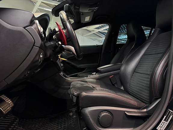 Mercedes-Benz CLA200 16 of 23