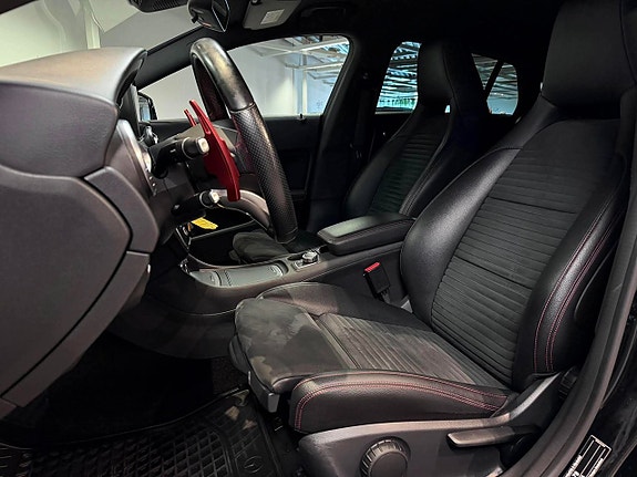 Mercedes-Benz CLA200 17 of 23