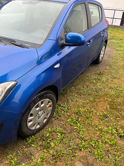 Hyundai i20 2 of 8