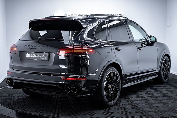 Porsche Cayenne GTS 7 of 27