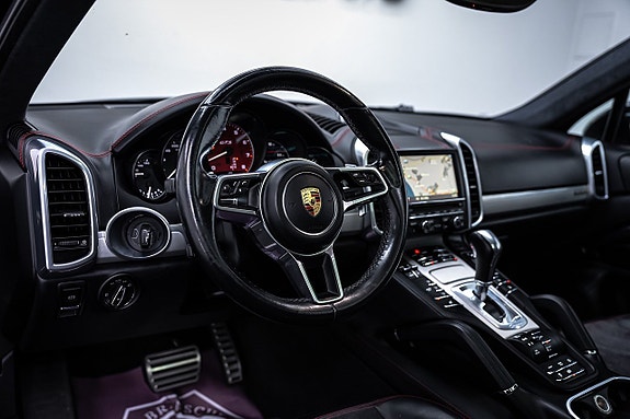 Porsche Cayenne GTS 16 of 27