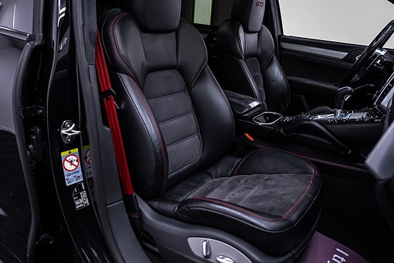 Porsche Cayenne GTS 26 of 27