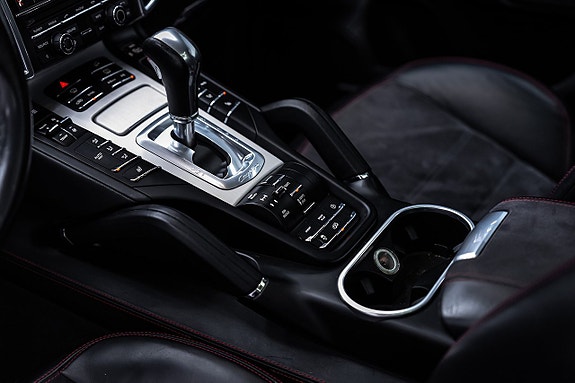 Porsche Cayenne GTS 17 of 27