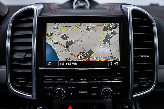 Porsche Cayenne GTS 19 of 27