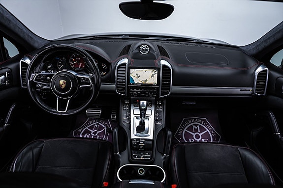Porsche Cayenne GTS 24 of 27