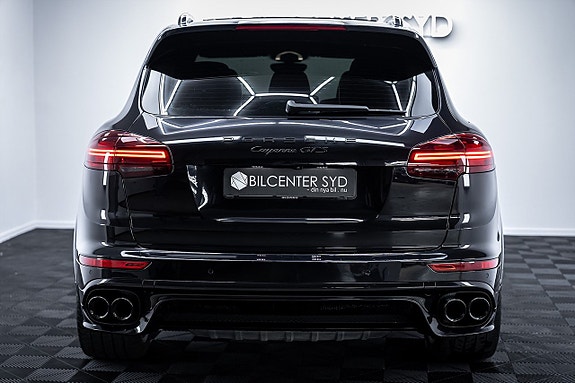Porsche Cayenne GTS 9 of 27