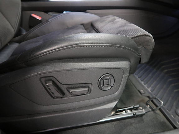 Audi e-tron 24 of 30