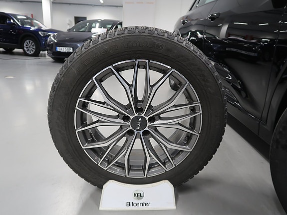 Audi e-tron 14 of 30