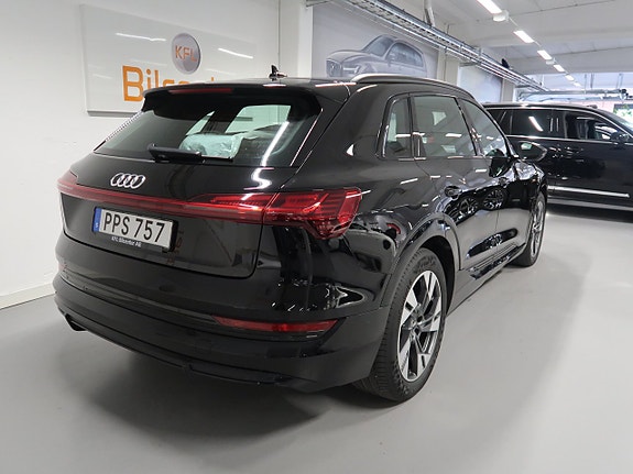 Audi e-tron 7 of 30