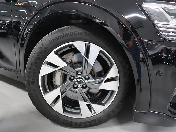 Audi e-tron 13 of 30