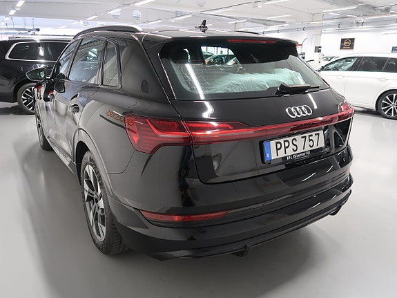 Audi e-tron 9 of 30
