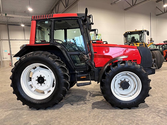 Valtra 6850 / Twintrack / med eller utan lastare 5 of 11