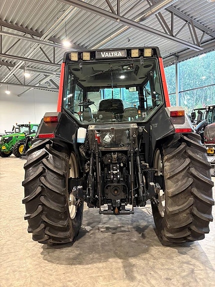 Valtra 6850 / Twintrack / med eller utan lastare 7 of 11