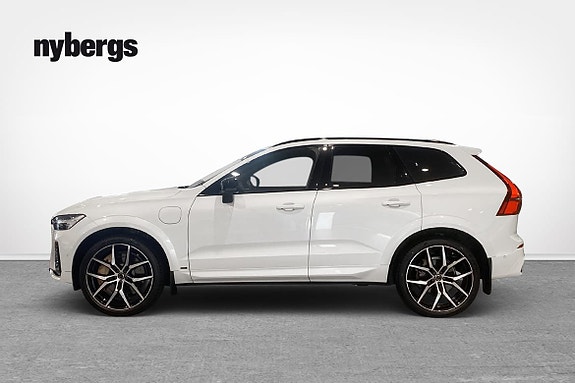 Volvo XC60 2 of 15