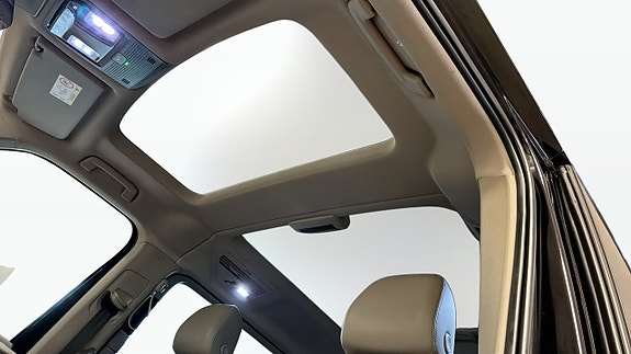Volkswagen Multivan 9 of 13