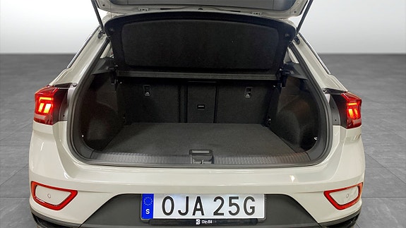 Volkswagen T-Roc 12 of 12