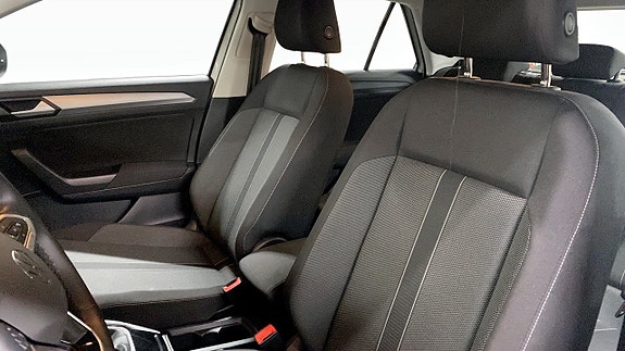 Volkswagen T-Roc 8 of 12