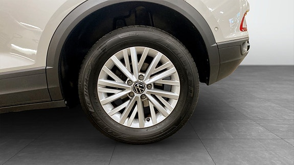 Volkswagen T-Roc 6 of 12