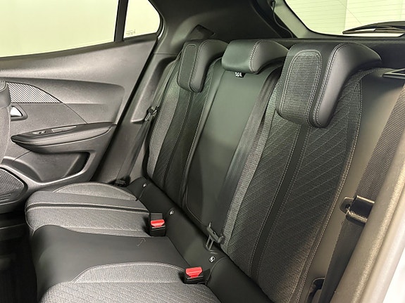 Peugeot 2008 8 of 20