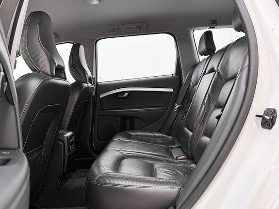 Volvo V70 12 of 29