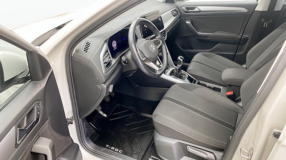 Volkswagen T-Roc 8 of 13