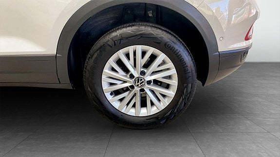 Volkswagen T-Roc 6 of 13