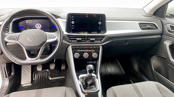Volkswagen T-Roc 10 of 13