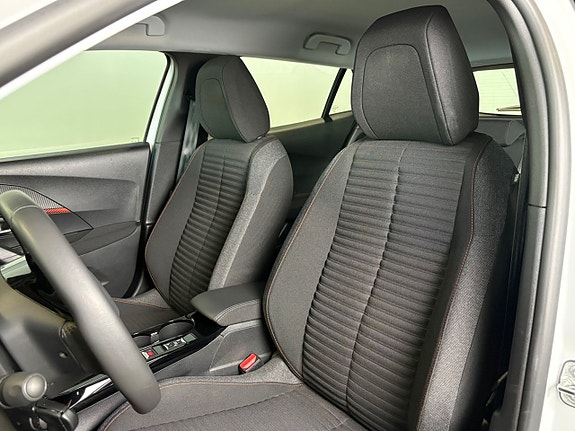 Peugeot e-2008 10 of 21