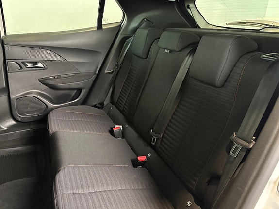 Peugeot e-2008 8 of 21