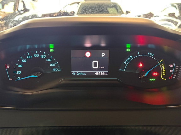 Peugeot e-2008 14 of 21